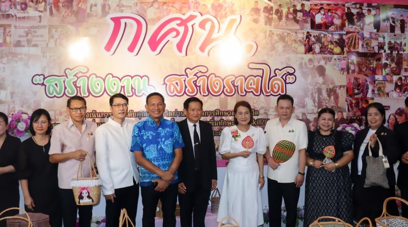 ผอ.สกร.ประจำจังหวัดนครราชสีมา ร่วมเป็นเกียรติในพิธีเปิดโครงการพัฒนาครูและบุคลากรทางการศึกษา เสริมสร้างทักษะการจัดการเรียนรู้ด้านอาชีพ